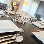 Le - Vue Place Jeanne Hachette
