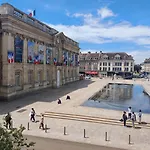 Le - Vue Place Jeanne Hachette Beauvais