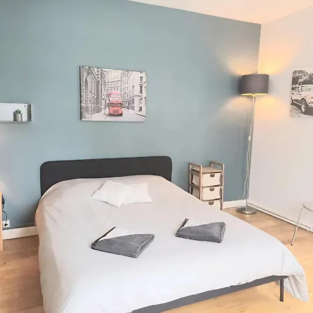 Le - Vue Place Jeanne Hachette דירה *