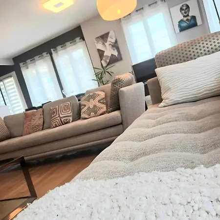 Le - Vue Place Jeanne Hachette דירה