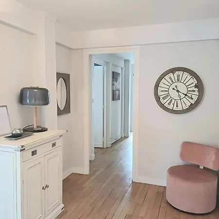 Le - Vue Place Jeanne Hachette דירה *