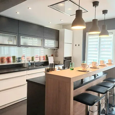 Le - Vue Place Jeanne Hachette